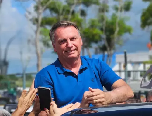 “Não pode pisar na rua sem ser vaiado”, diz Bolsonaro sobre ausência de Lula em comícios