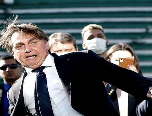 Bolsonaro também caiu no banheiro do Alvorada, que foi adaptado para ficar menos escorregadio