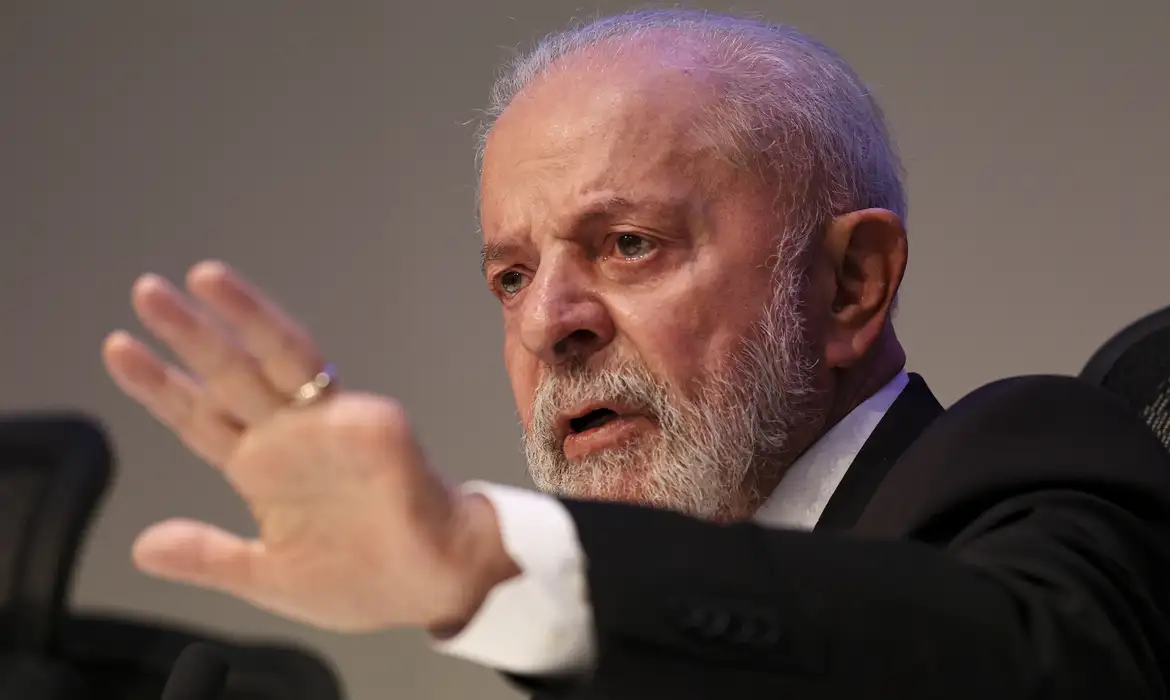 Lula fala em disputar novo mandato e dispara: “Não vou entregar o país àqueles malucos”